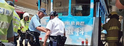 站邊行走捱撞 男子捲電車底亡