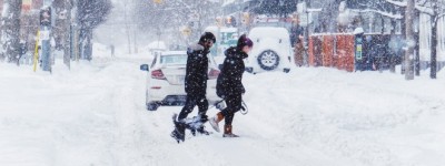 多伦多发布冬季天气旅行警告，安省选举日大雪影响通勤