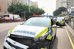 響號警車撞私家車一傷